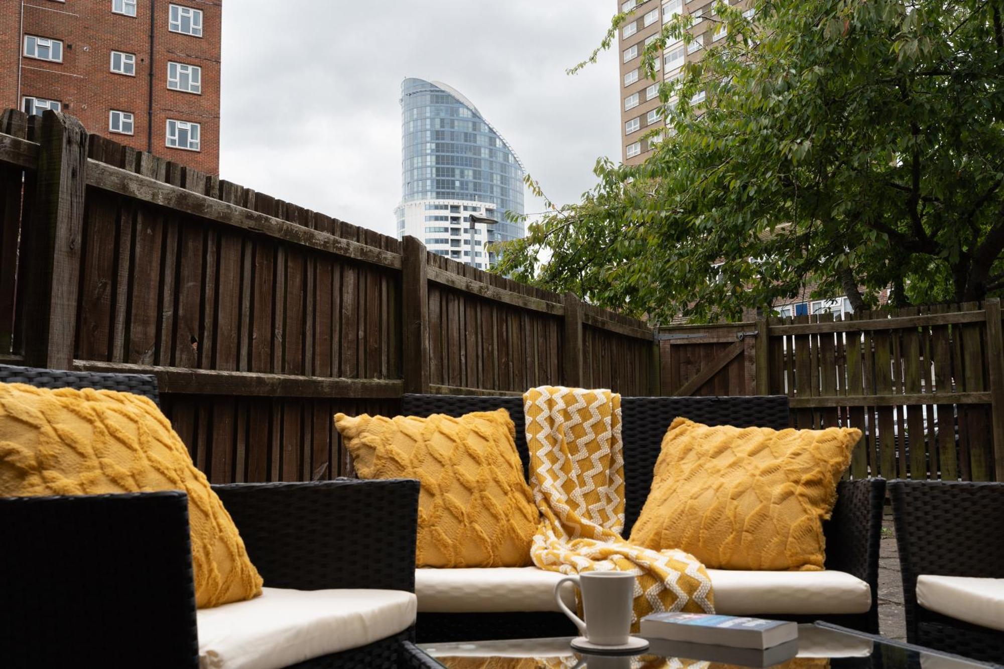 Open Mind Leisure - Gunwharf Quays 4 Beds Parking