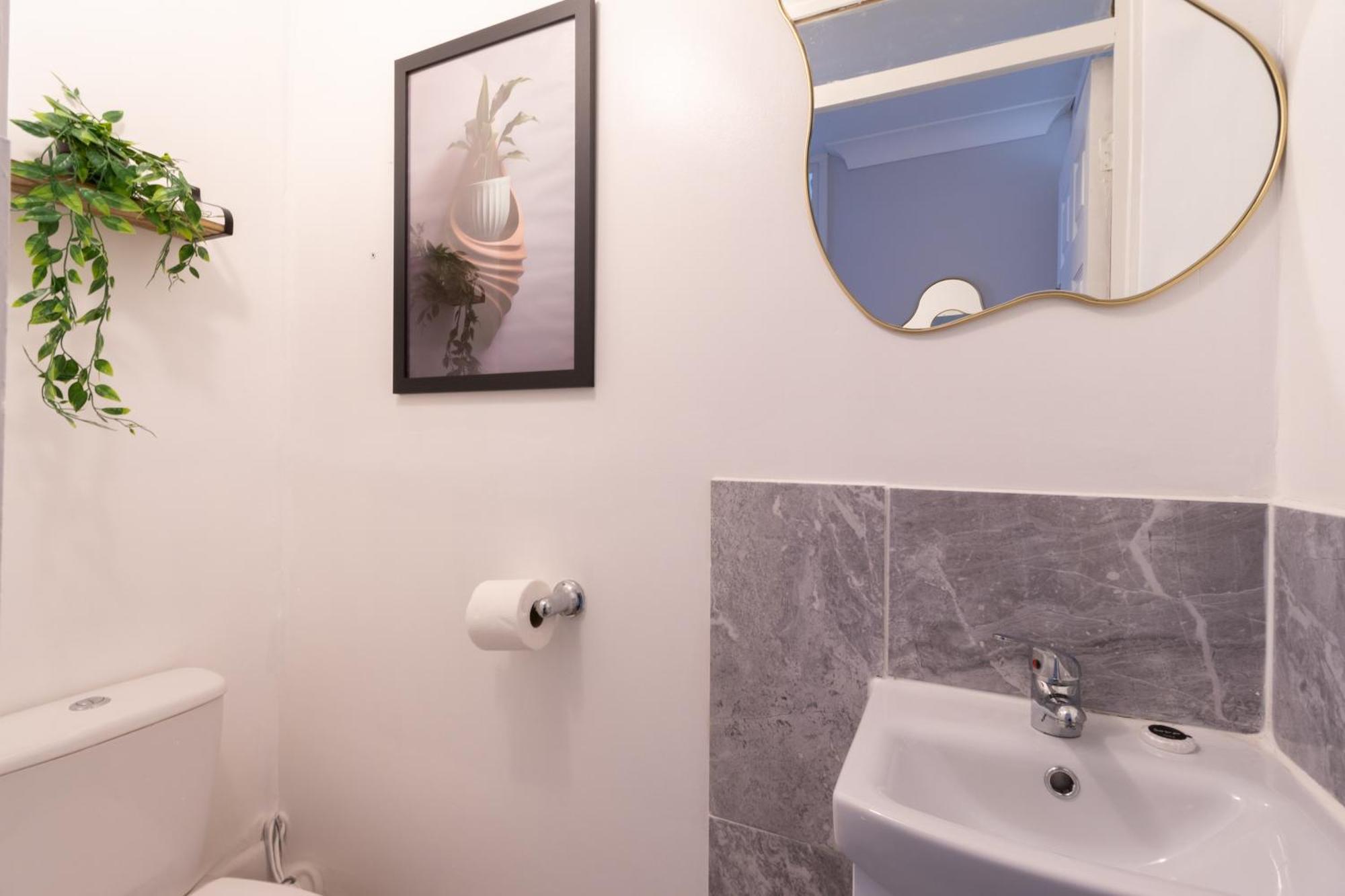Open Mind Leisure - Gunwharf Quays 4 Beds Parking