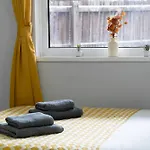 Open Mind Leisure - Gunwharf Quays 4 Beds Parking