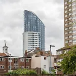 Open Mind Leisure - Gunwharf Quays 4 Beds Parking