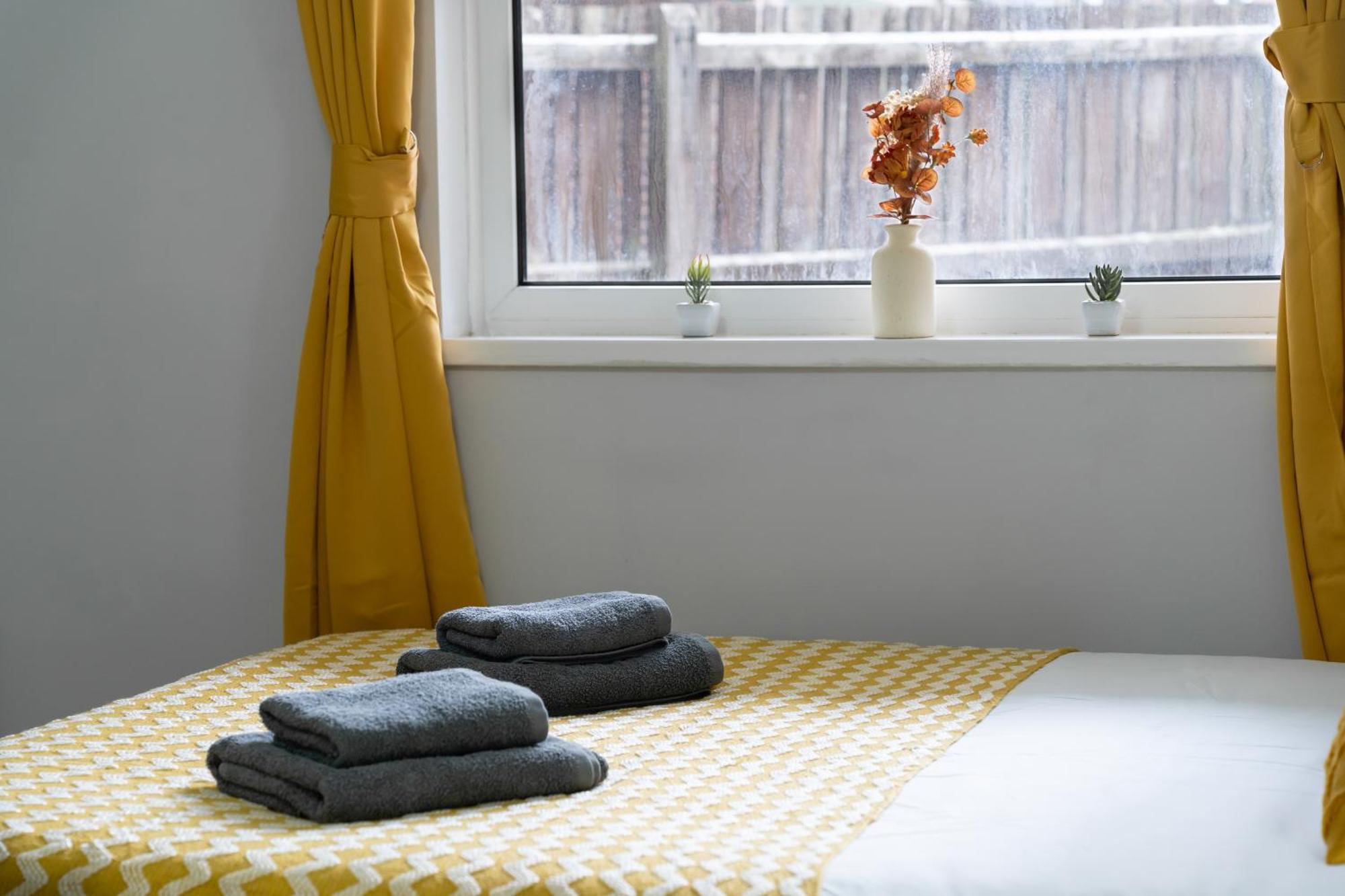 Open Mind Leisure - Gunwharf Quays 4 Beds Parking